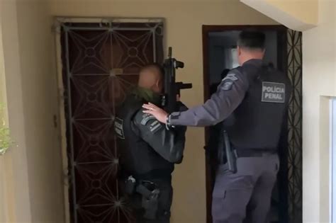 Vídeo: Policiais penais são presos durante operação de  .